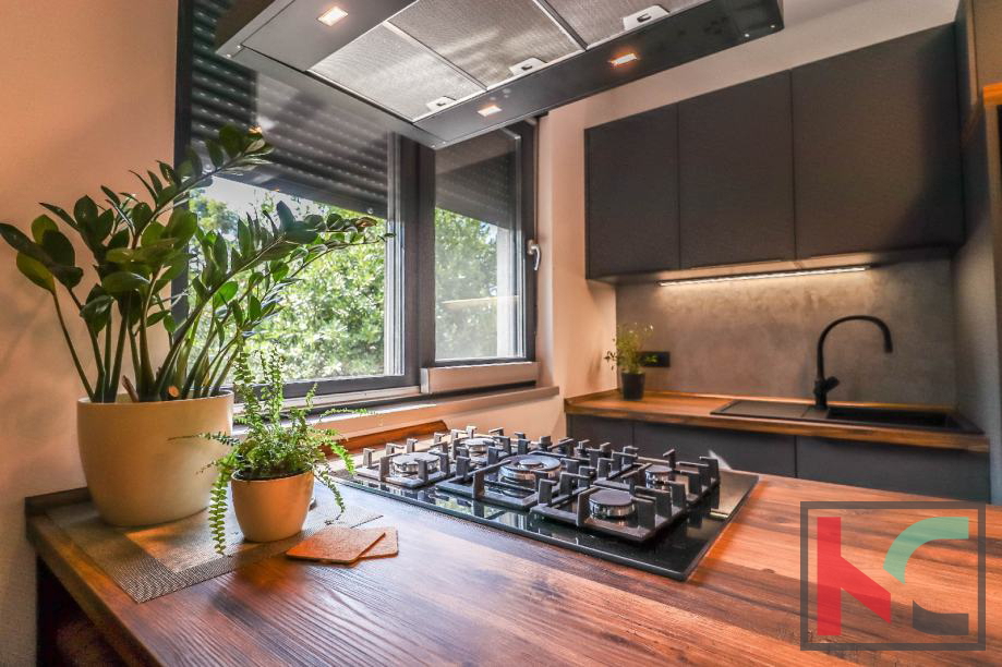 Istra, Rovinj, prodamo apartma v dveh etažah s parkirnim mestom, 91m2 #