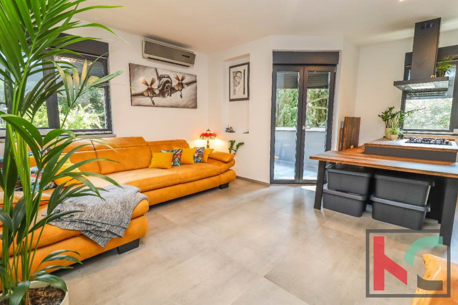 Istra, Rovinj, prodamo apartma v dveh etažah s parkirnim mestom, 91m2 #