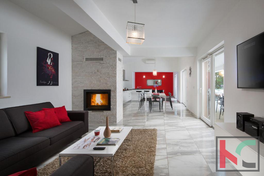 Istra, Labin, vila z bazenom na samem in parcelo 2000 m2 #prodaja