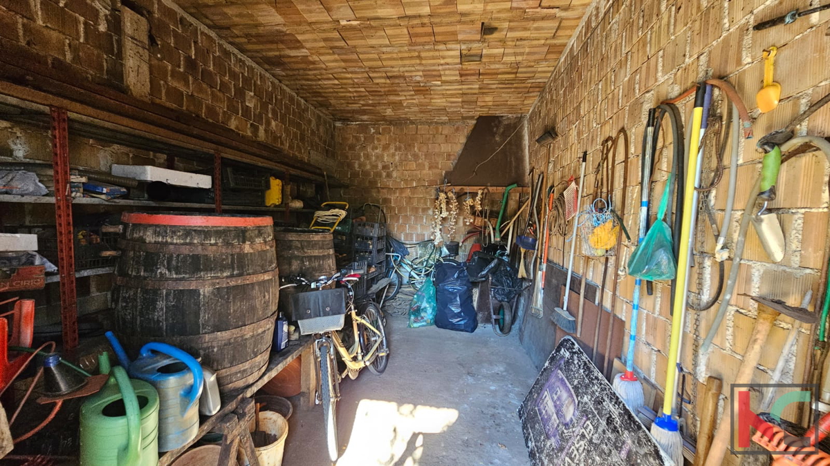Istra, Ližnjan, Jadreški, hiša s poslovnim prostorom in večjim vrtom, #prodaja