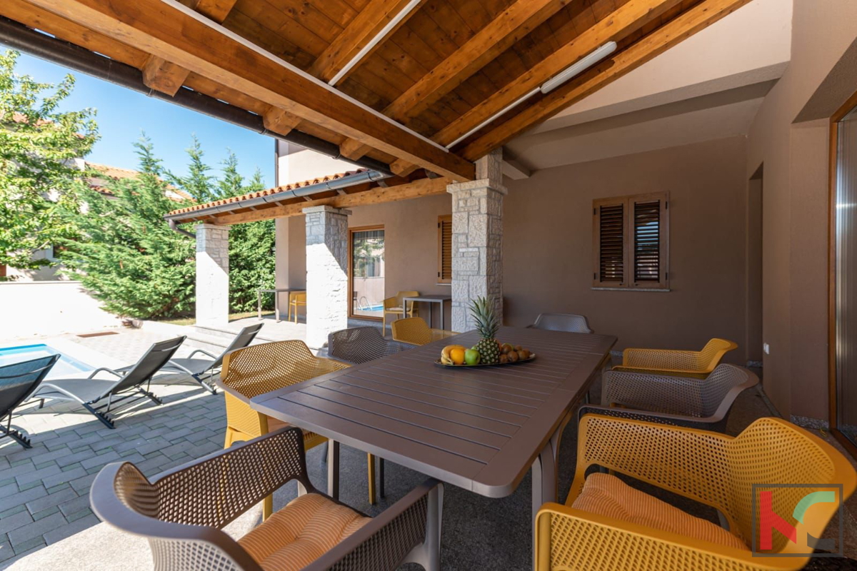 ISTRA, VOLME, STAN 240,65 M2 S 190 M2 OKUĆNICE IN PRIVATNIM BAZENOM #PRODAJA