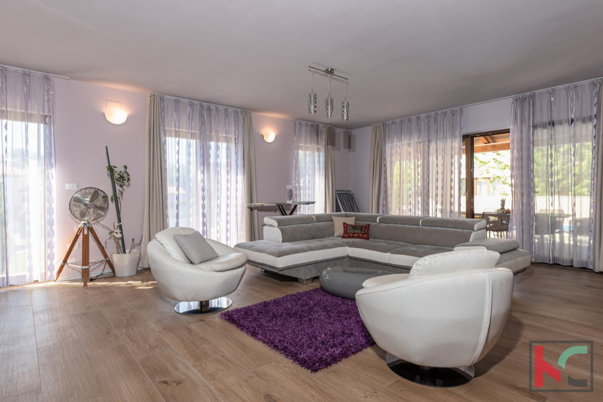 ISTRA, VOLME, STAN 240,65 M2 S 190 M2 OKUĆNICE IN PRIVATNIM BAZENOM #PRODAJA