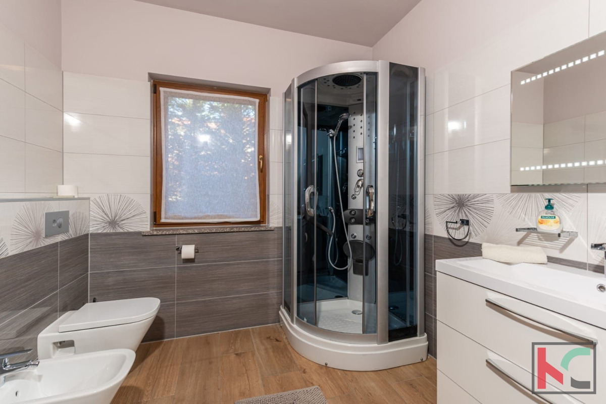 ISTRA, VOLME, STAN 240,65 M2 S 190 M2 OKUĆNICE IN PRIVATNIM BAZENOM #PRODAJA