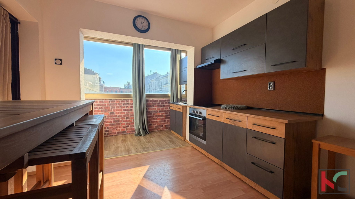 PULA, STOJA, 2 SPALNICI IN DNEVNA SOBA #PRODAJA