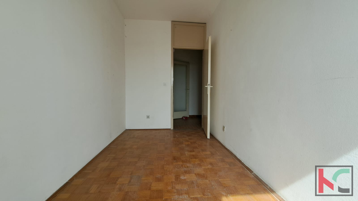 PULA, VERUDA, TROSOBNO STANOVANJE S POGLEDOM NA MORJE #PRODAJA