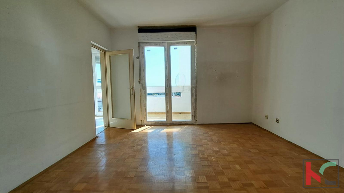 PULA, VERUDA, TROSOBNO STANOVANJE S POGLEDOM NA MORJE #PRODAJA