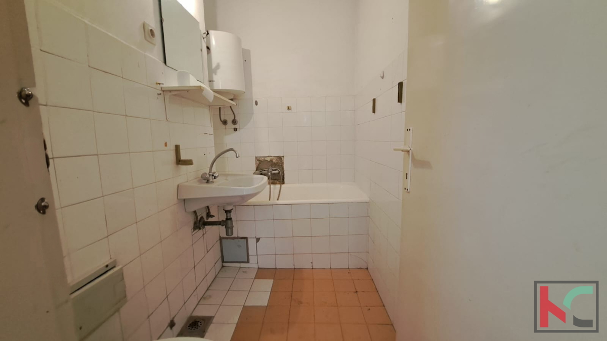 PULA, VERUDA, TROSOBNO STANOVANJE S POGLEDOM NA MORJE #PRODAJA