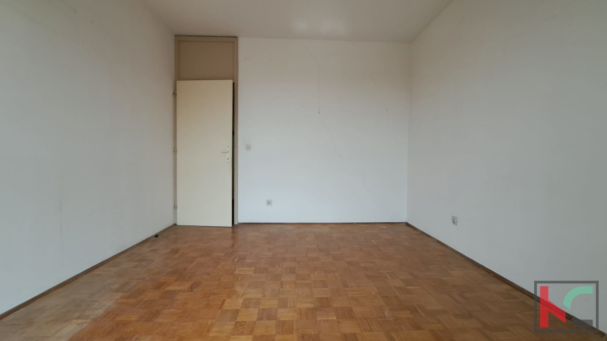 PULA, VERUDA, TROSOBNO STANOVANJE S POGLEDOM NA MORJE #PRODAJA