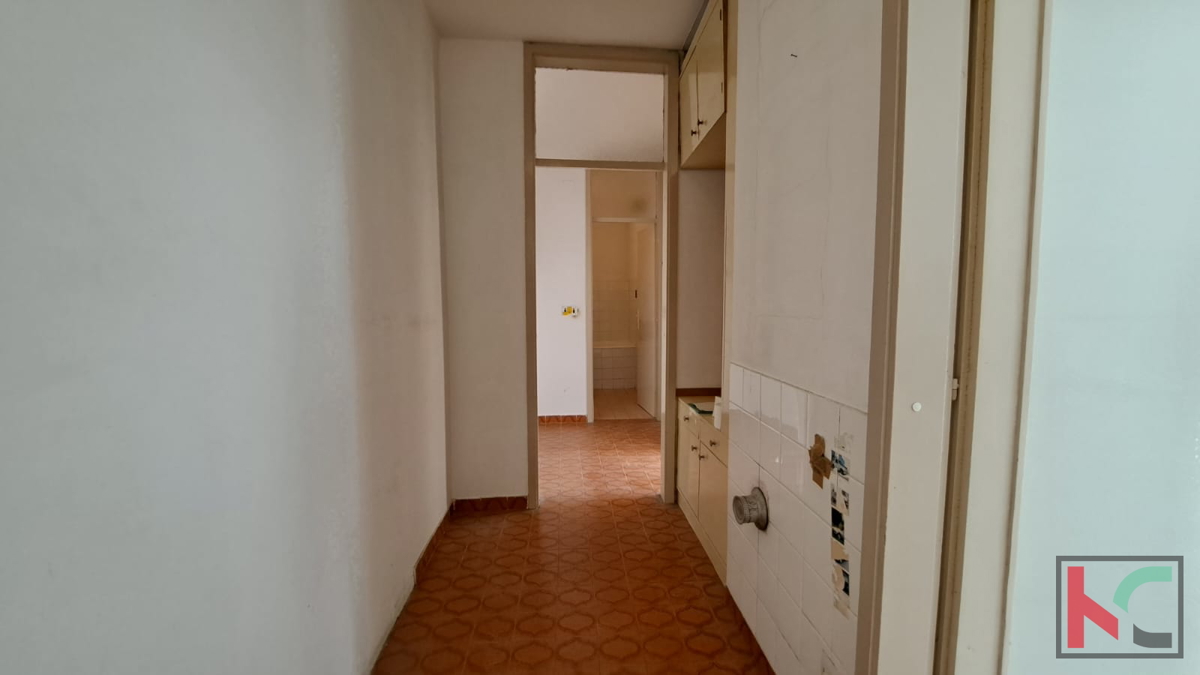 PULA, VERUDA, TROSOBNO STANOVANJE S POGLEDOM NA MORJE #PRODAJA