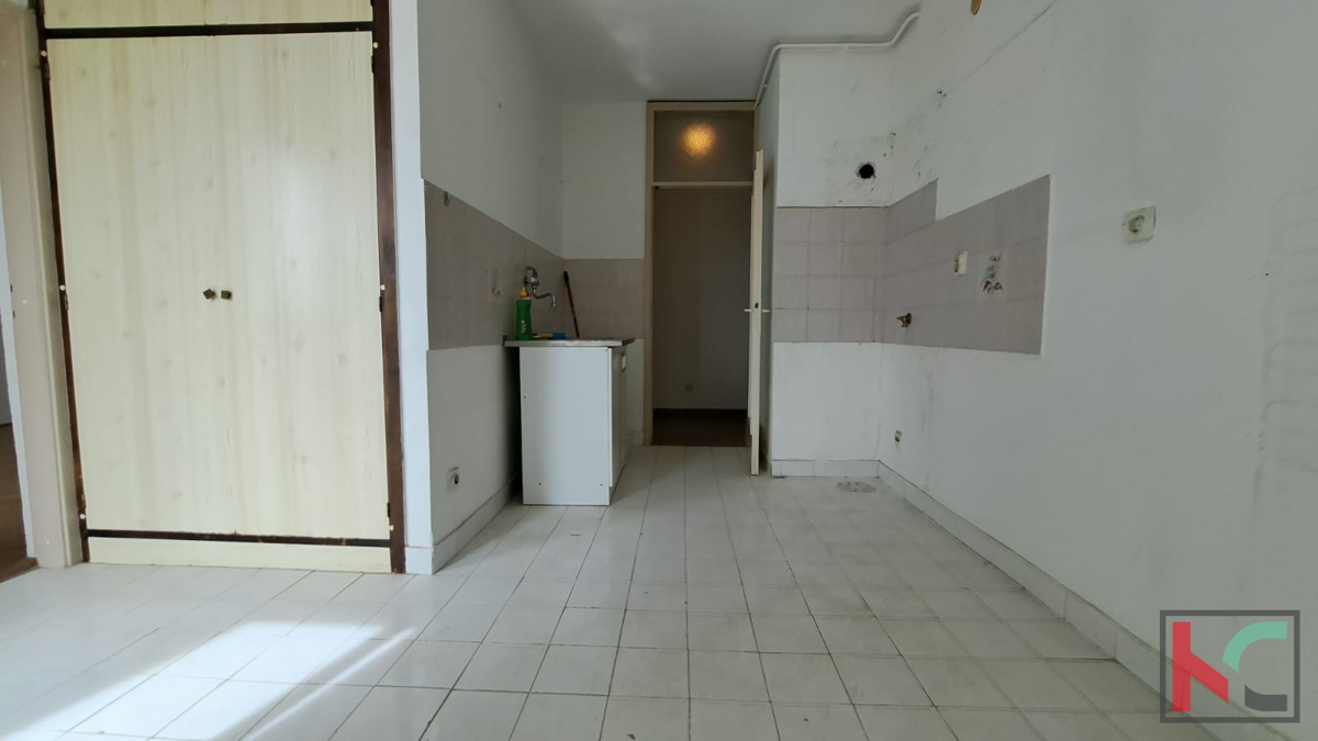 PULA, VERUDA, TROSOBNO STANOVANJE S POGLEDOM NA MORJE #PRODAJA