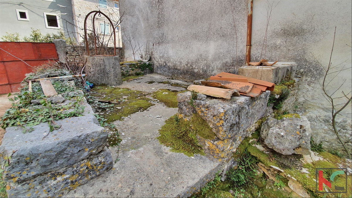 Istra - Barban, 4 stare hiše na prostornem vrtu