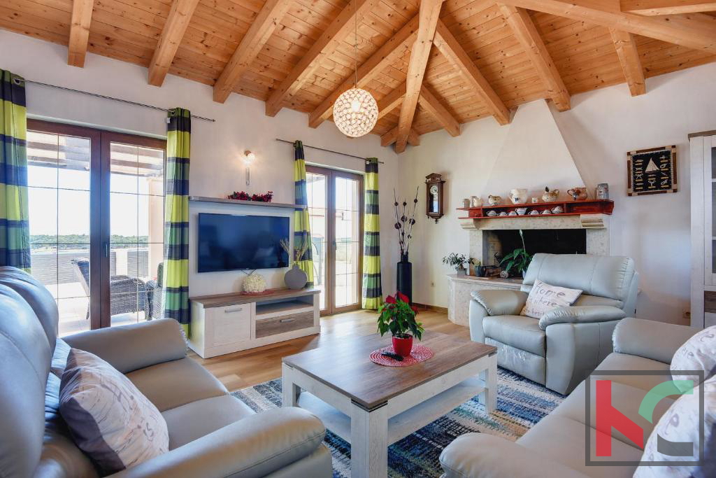 Istra, Medulin, luksuzna vila z bazenom in urejenim vrtom 1100m2, 300m od morja