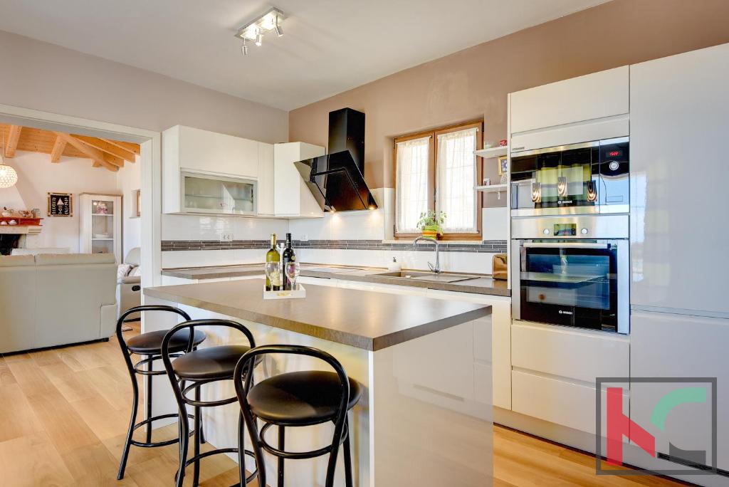 Istra, Medulin, luksuzna vila z bazenom in urejenim vrtom 1100m2, 300m od morja