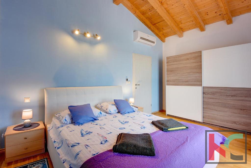 Istra, Medulin, luksuzna vila z bazenom in urejenim vrtom 1100m2, 300m od morja