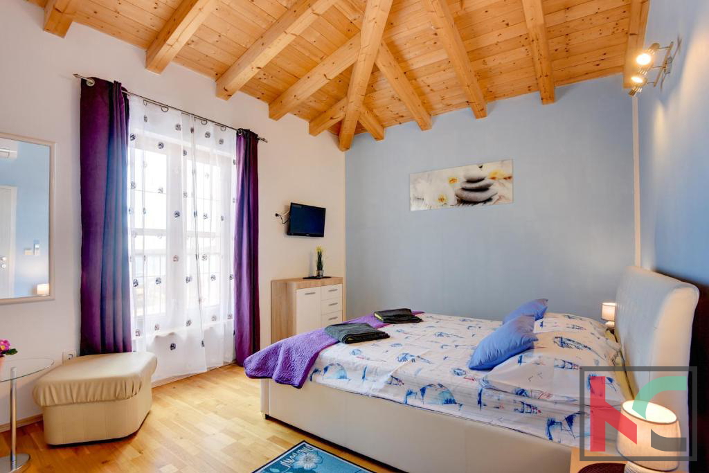 Istra, Medulin, luksuzna vila z bazenom in urejenim vrtom 1100m2, 300m od morja
