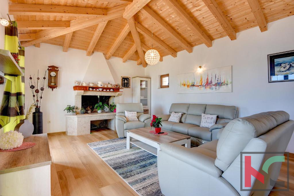 Istra, Medulin, luksuzna vila z bazenom in urejenim vrtom 1100m2, 300m od morja