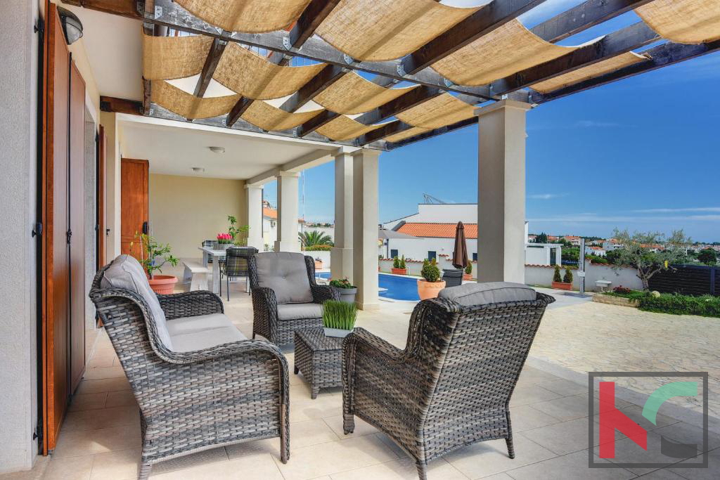 Istra, Medulin, luksuzna vila z bazenom in urejenim vrtom 1100m2, 300m od morja