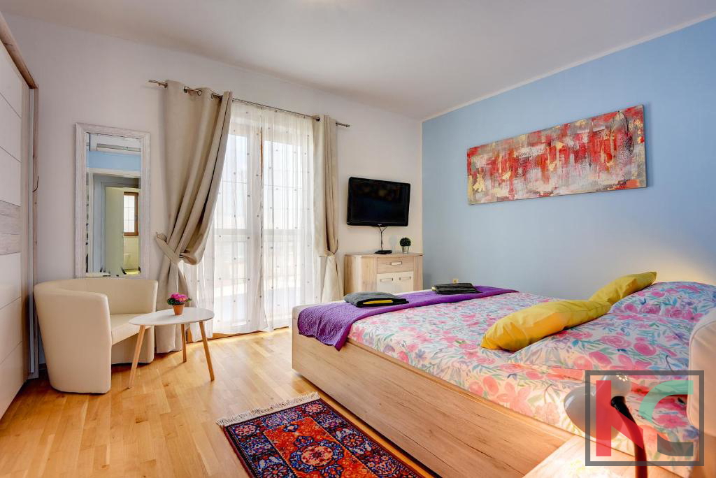 Istra, Medulin, luksuzna vila z bazenom in urejenim vrtom 1100m2, 300m od morja