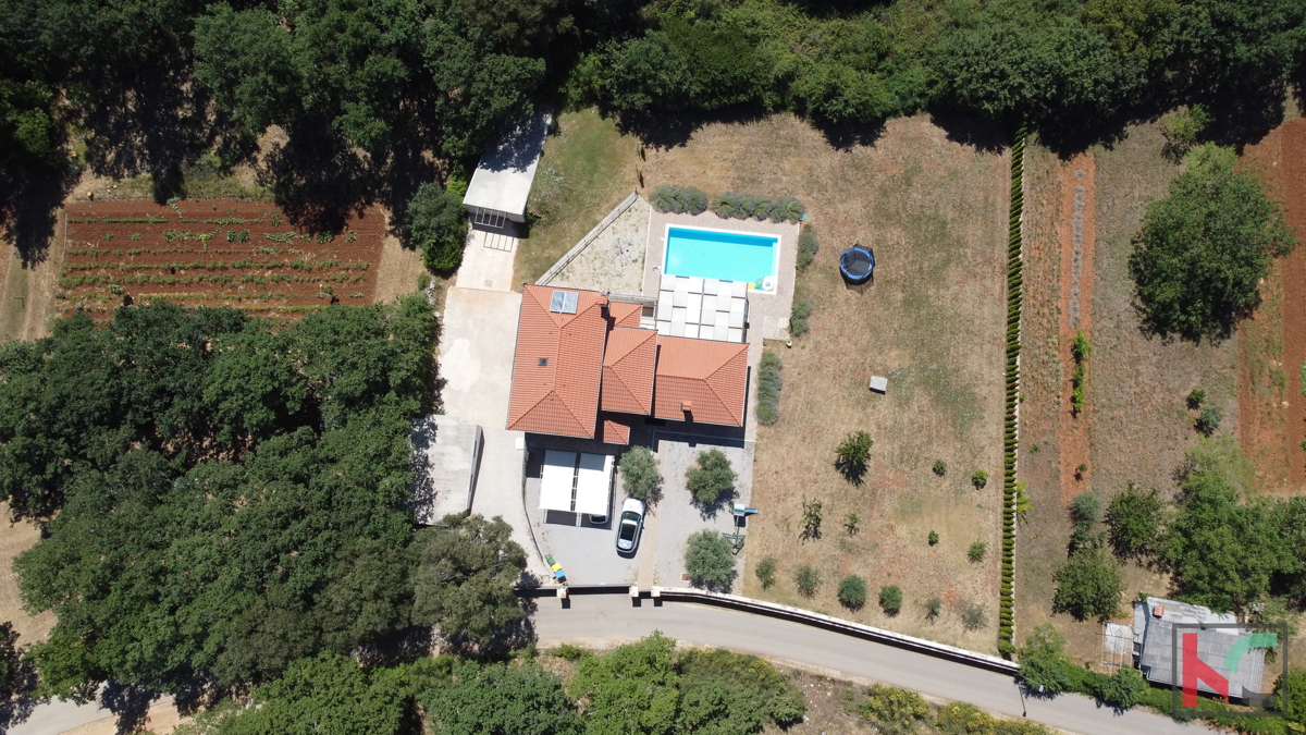 Rovinj, kombinacija moderne in rustikalne vile z bazenom na 2500m2 velikem vrtu