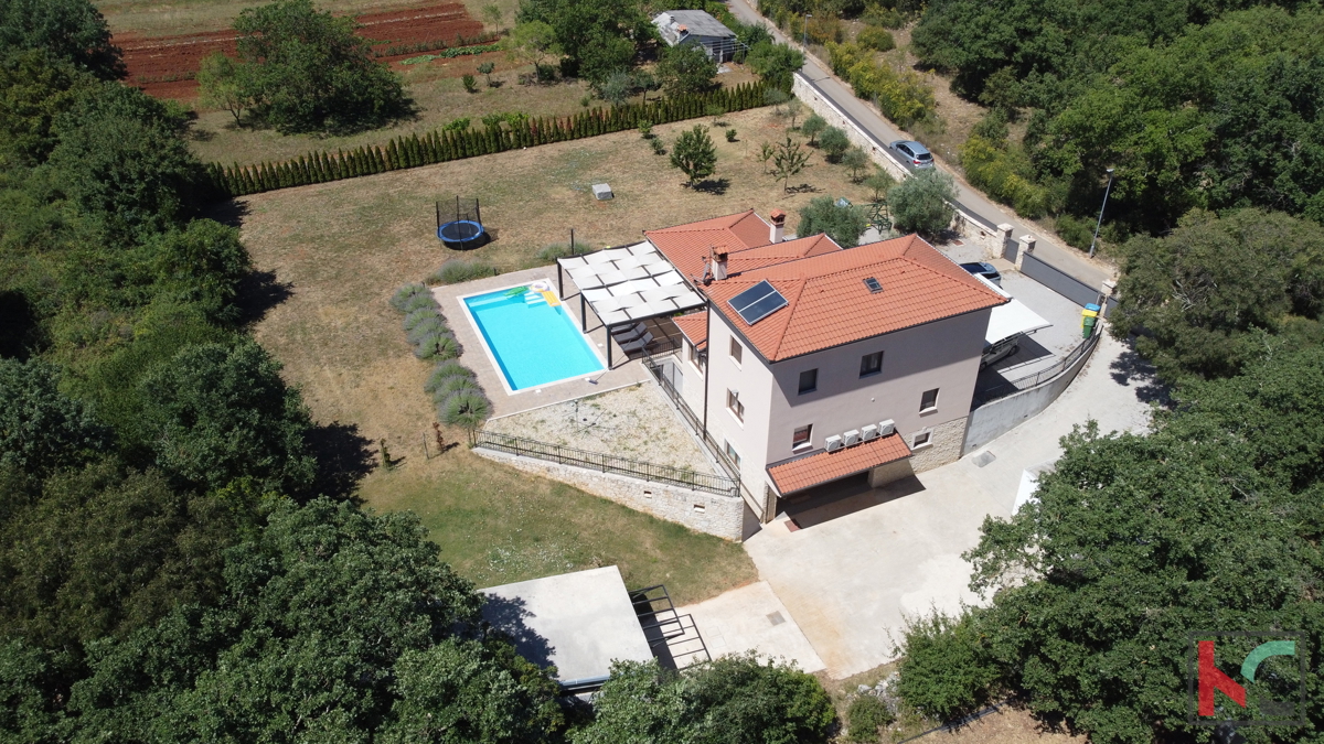 Rovinj, kombinacija moderne in rustikalne vile z bazenom na 2500m2 velikem vrtu