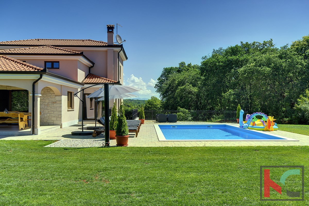 Rovinj, kombinacija moderne in rustikalne vile z bazenom na 2500m2 velikem vrtu