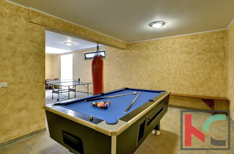 Rovinj, kombinacija moderne in rustikalne vile z bazenom na 2500m2 velikem vrtu
