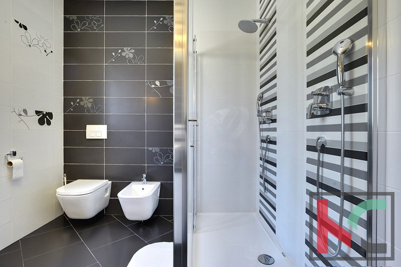 Rovinj, kombinacija moderne in rustikalne vile z bazenom na 2500m2 velikem vrtu