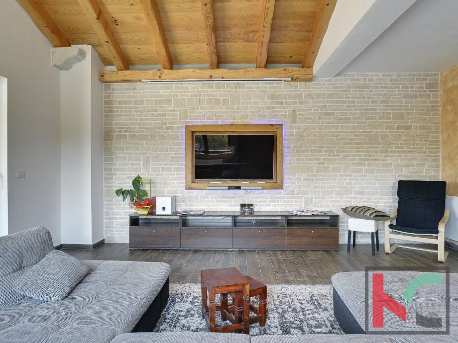 Rovinj, kombinacija moderne in rustikalne vile z bazenom na 2500m2 velikem vrtu