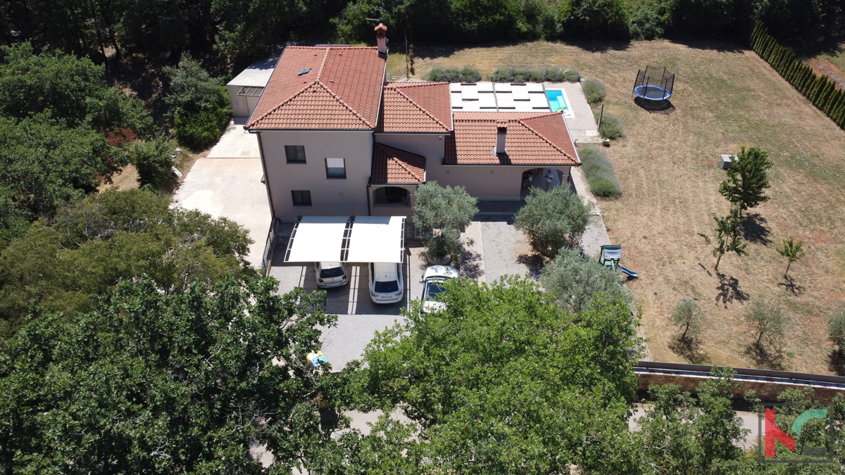 Rovinj, kombinacija moderne in rustikalne vile z bazenom na 2500m2 velikem vrtu