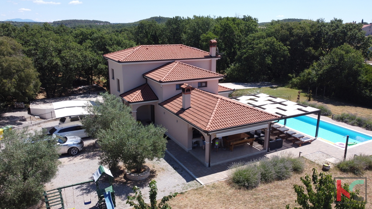 Rovinj, kombinacija moderne in rustikalne vile z bazenom na 2500m2 velikem vrtu
