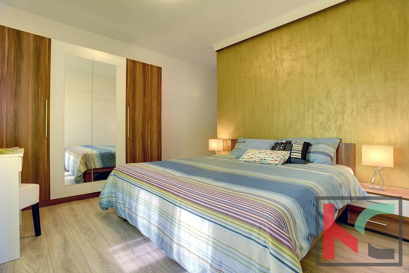 Rovinj, kombinacija moderne in rustikalne vile z bazenom na 2500m2 velikem vrtu