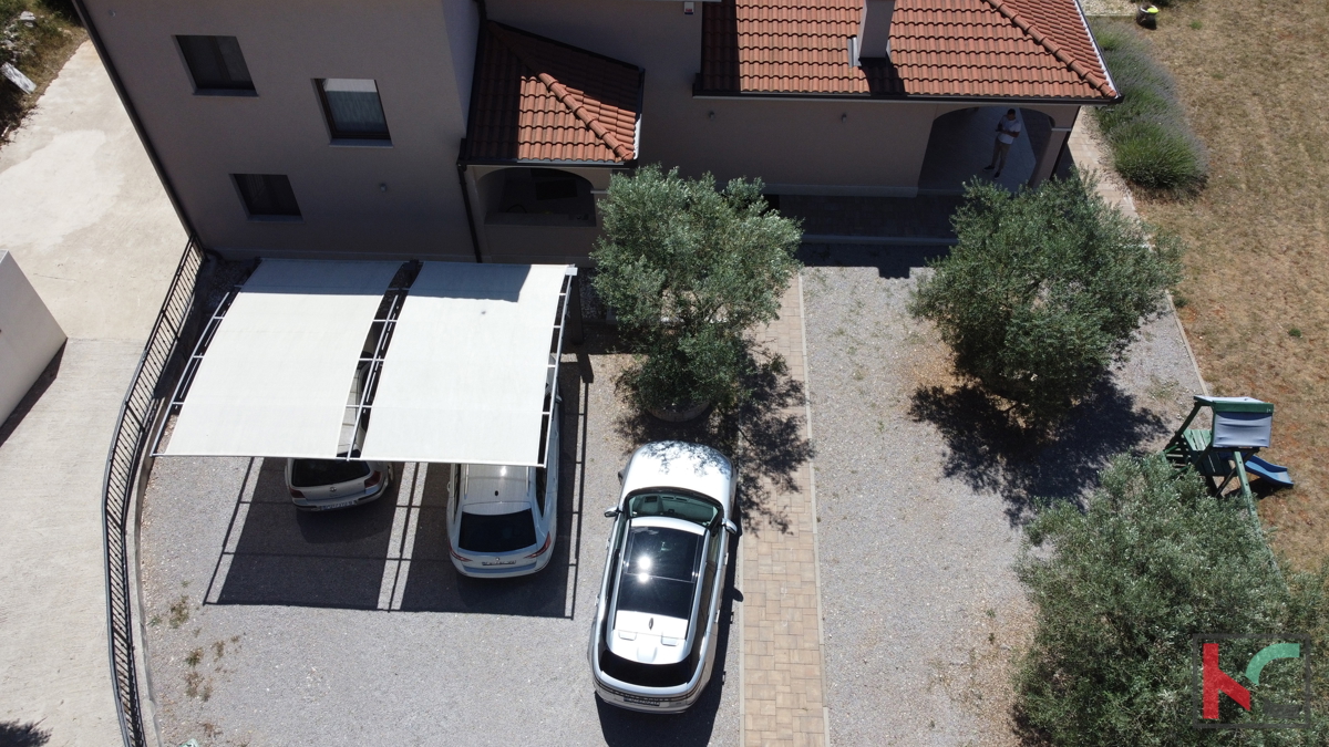 Rovinj, kombinacija moderne in rustikalne vile z bazenom na 2500m2 velikem vrtu