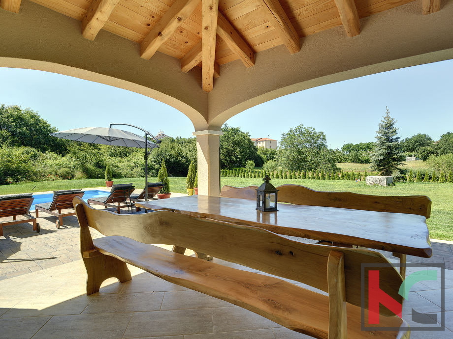 Rovinj, kombinacija moderne in rustikalne vile z bazenom na 2500m2 velikem vrtu