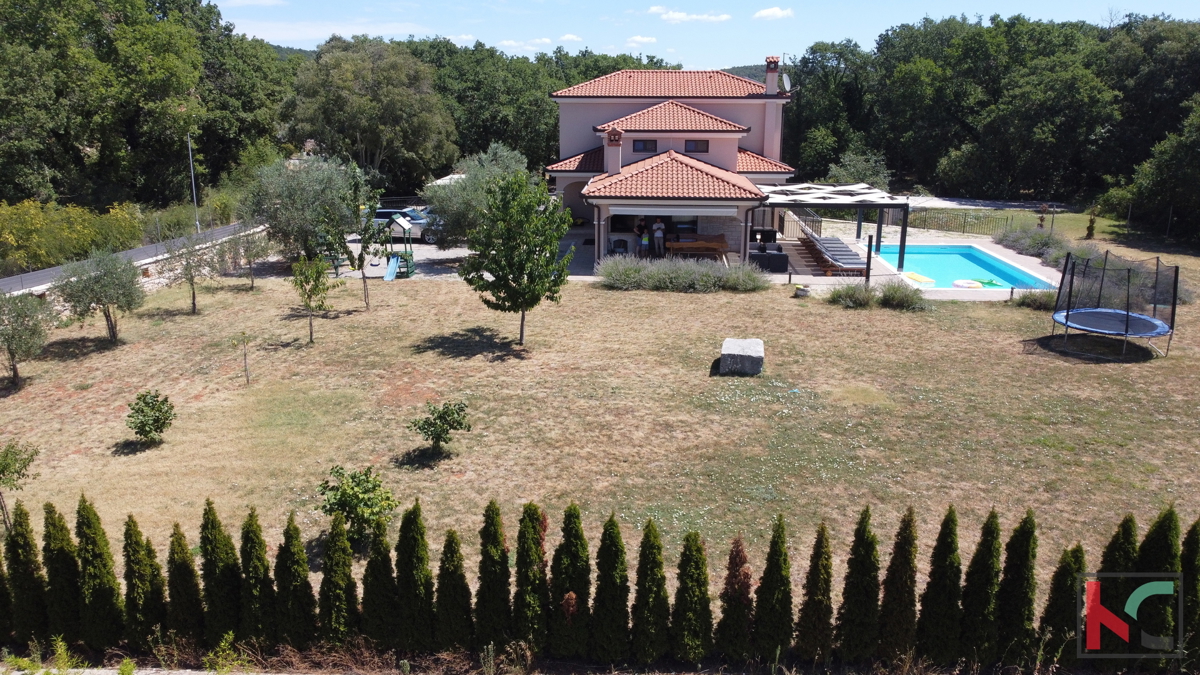 Rovinj, kombinacija moderne in rustikalne vile z bazenom na 2500m2 velikem vrtu