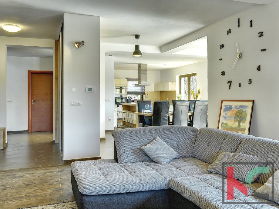 Rovinj, kombinacija moderne in rustikalne vile z bazenom na 2500m2 velikem vrtu