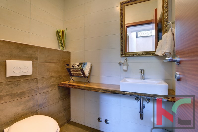 Rovinj, kombinacija moderne in rustikalne vile z bazenom na 2500m2 velikem vrtu