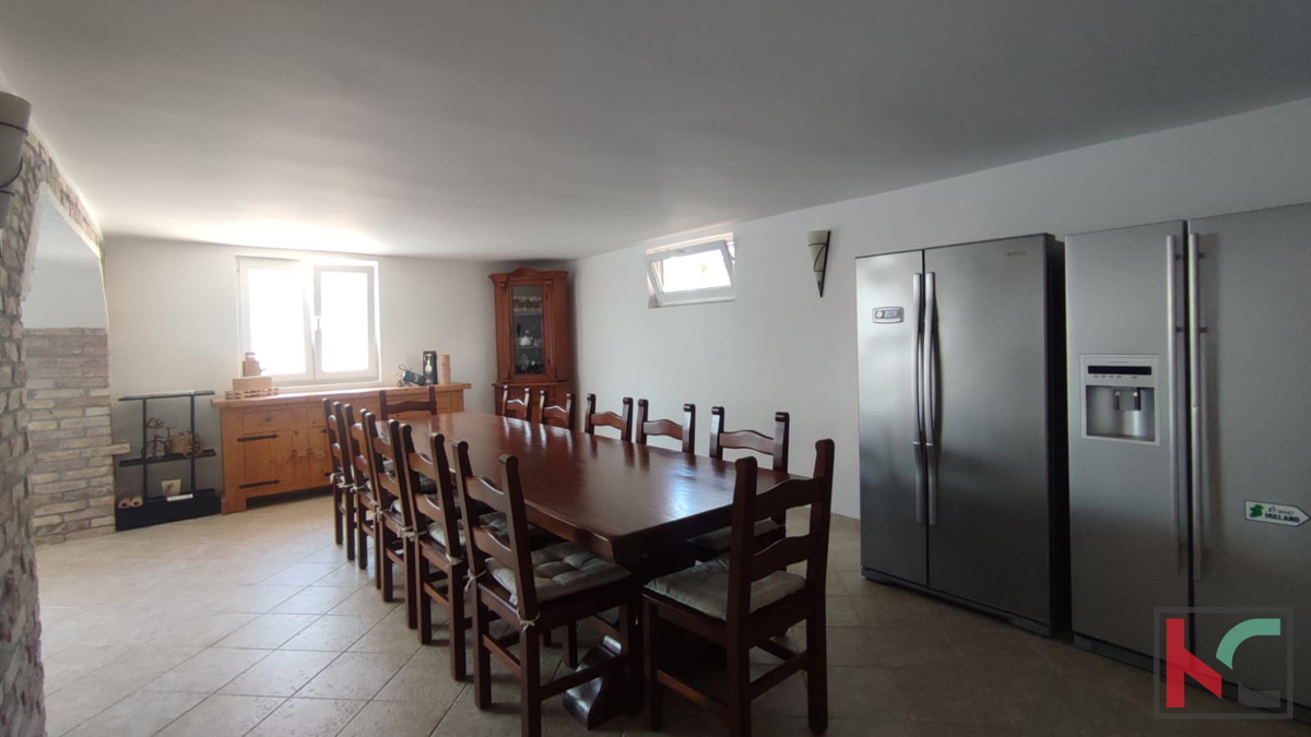 Istra, Medulin, Pomer, hiša s 4 apartmaji in urejenim vrtom