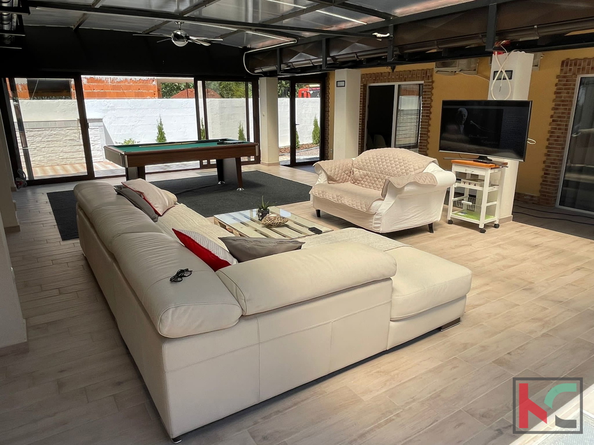 Istra, Medulin, Pomer, hiša s 4 apartmaji in urejenim vrtom