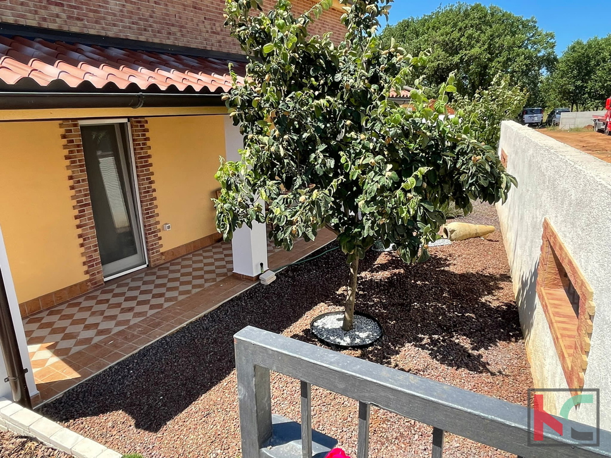 Istra, Medulin, Pomer, hiša s 4 apartmaji in urejenim vrtom