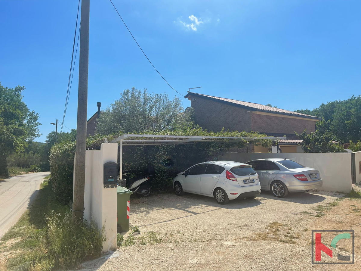 Istra, Medulin, Pomer, hiša s 4 apartmaji in urejenim vrtom