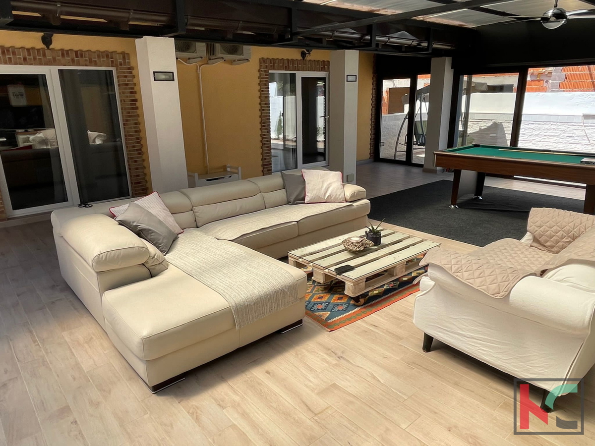Istra, Medulin, Pomer, hiša s 4 apartmaji in urejenim vrtom