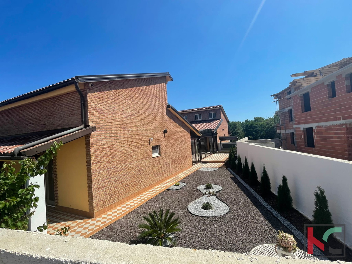 Istra, Medulin, Pomer, hiša s 4 apartmaji in urejenim vrtom