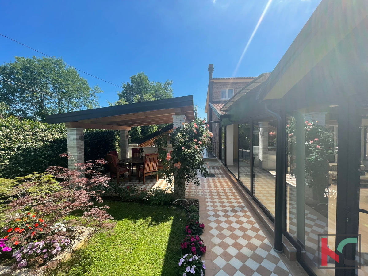 Istra, Medulin, Pomer, hiša s 4 apartmaji in urejenim vrtom