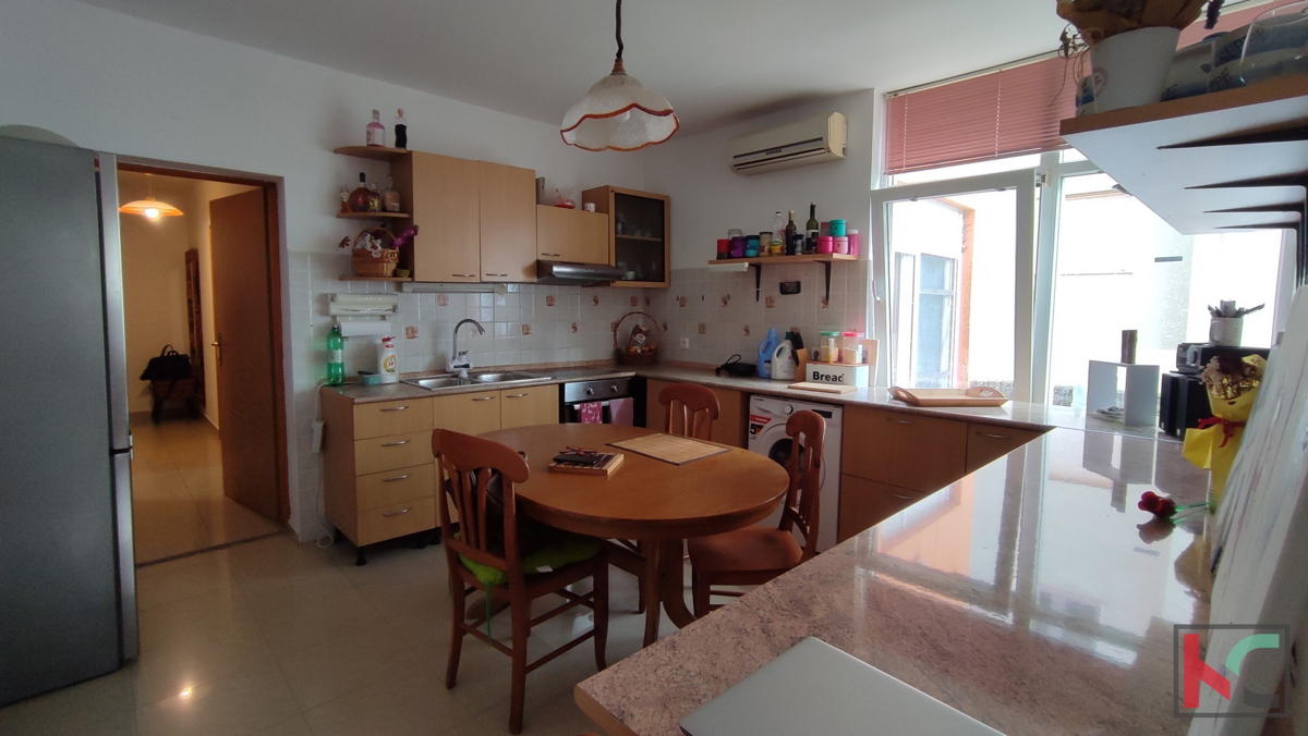 Istra, Ližnjan, Jadreški, apartma 59,88 m2 v novejši stavbi z vrtom, #prodaja
