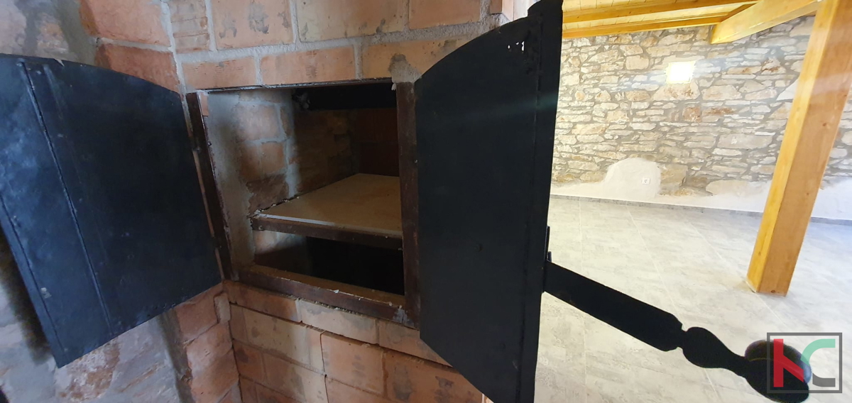 Pula, Center, hiša z dvema apartmajema, dodatno hišo in vrtom #prodaja