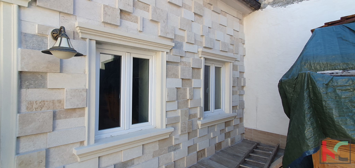 Pula, Center, hiša z dvema apartmajema, dodatno hišo in vrtom #prodaja