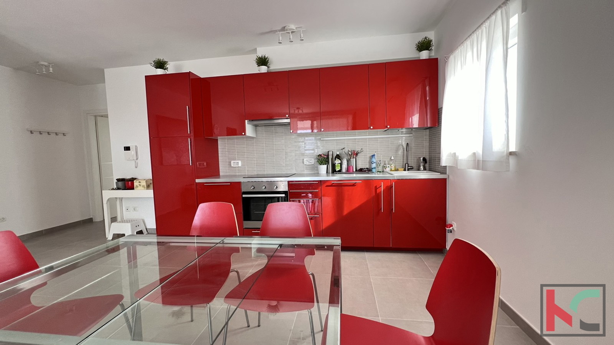 Istra, Peroj, prostorno trisobno stanovanje z veliko teraso in pogledom na morje #prodaja