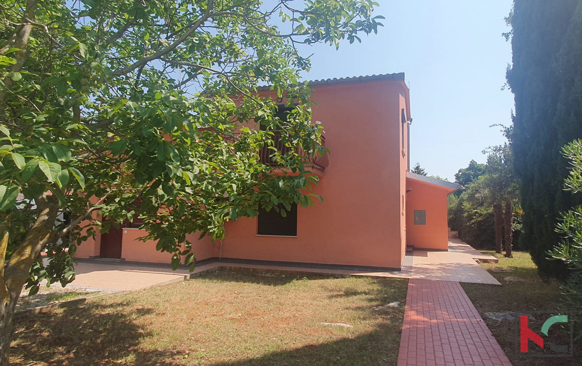 Istra, Poreč, okolica Červarja, samostojna hiša z velikim urejenim vrtom #prodaja