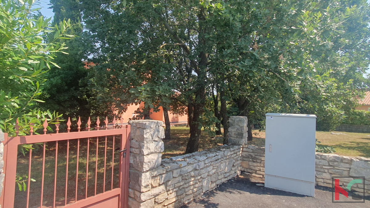 Istra, Poreč, okolica Červarja, samostojna hiša z velikim urejenim vrtom #prodaja