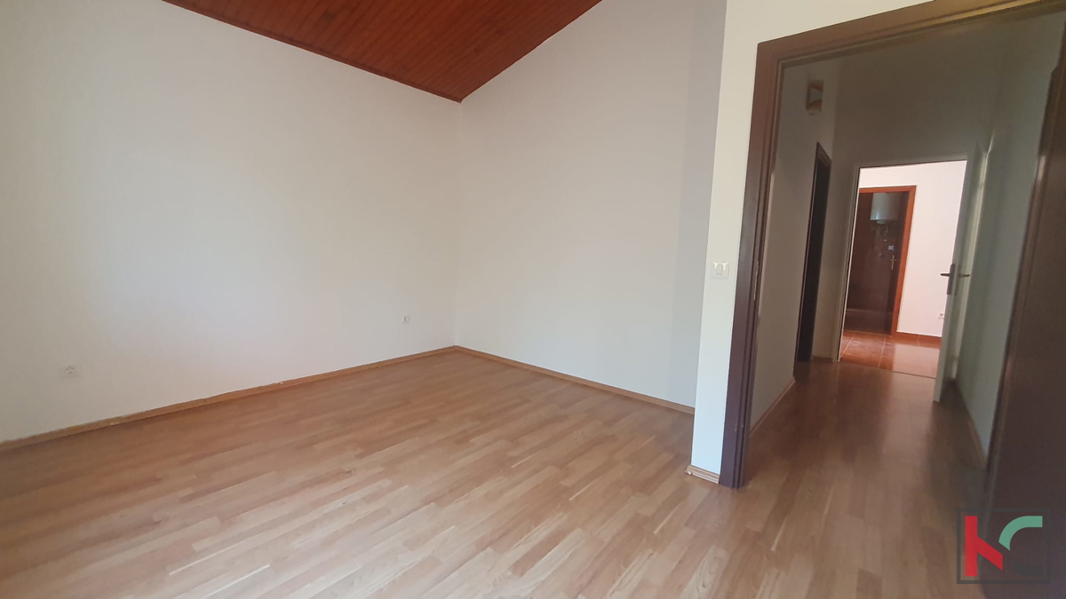 Istra, Poreč, okolica Červarja, samostojna hiša z velikim urejenim vrtom #prodaja